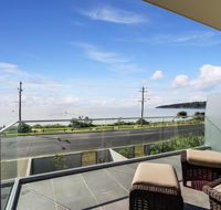 Nautilus 1 Luxury Retreat - Modern beachfront townhouse WiFi water views - Accommodation QLD