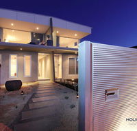 Nautilus Villa Luxury Retreat modern large double beachfront townhouse water views - Accommodation QLD