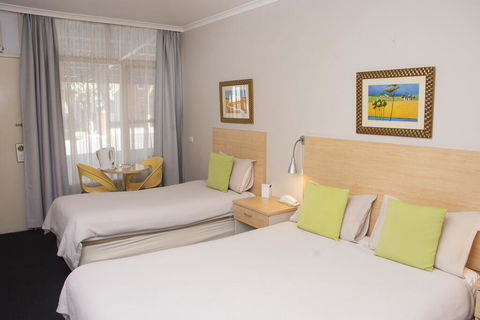Nebula Motel - Accommodation QLD 3