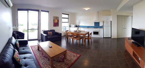 Cosy Corner Sea View Apartments - Accommodation QLD 4