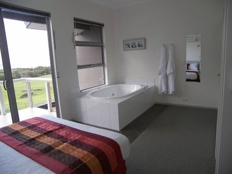 Cosy Corner Sea View Apartments - Accommodation QLD 3
