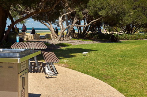 The Urban Beach House - Accommodation QLD 21