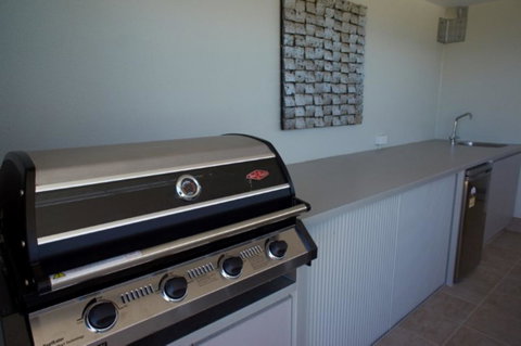 The Urban Beach House - Accommodation QLD 19