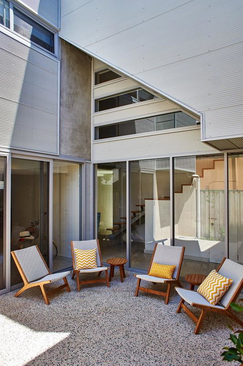 The Urban Beach House - Accommodation QLD 11