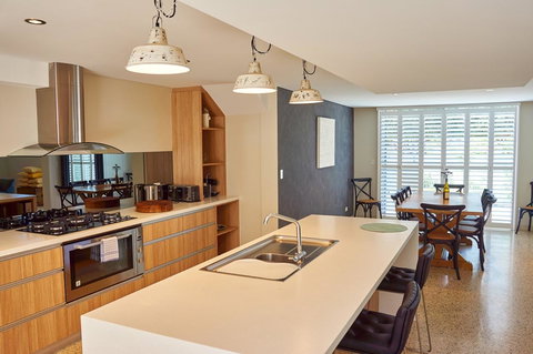 The Urban Beach House - Accommodation QLD 4