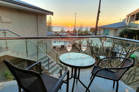 Scarborough Beach Front Resort - Shell Ten - Accommodation QLD 7