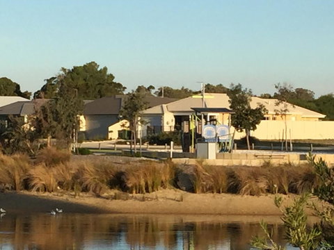 Lakeside Views - Accommodation QLD 14