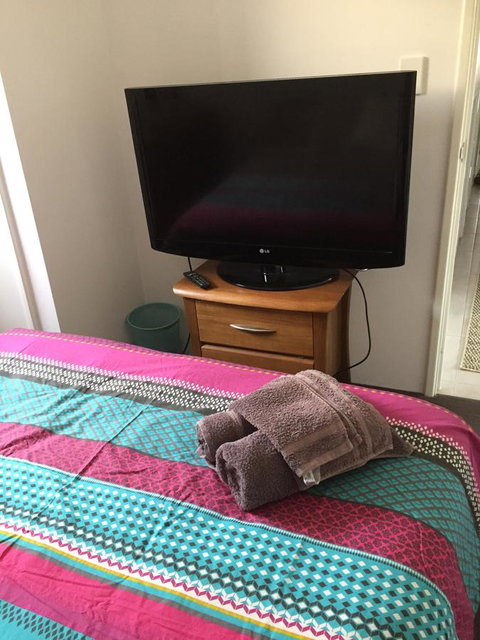 Lakeside Views - Accommodation QLD 1