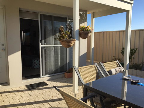 Lakeside Views - Accommodation QLD 12