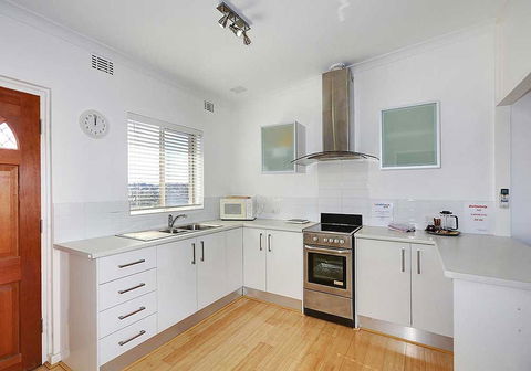 Summer Breeze - Holiday Or Business Apartment - Accommodation QLD 6