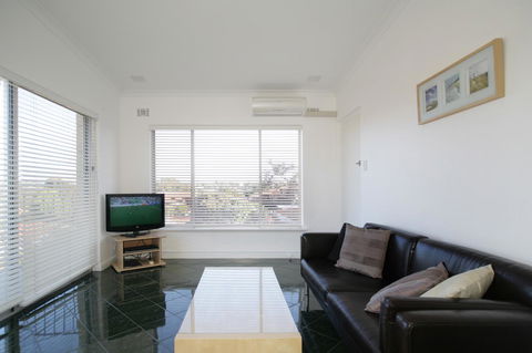 Summer Breeze - Holiday Or Business Apartment - Accommodation QLD 3