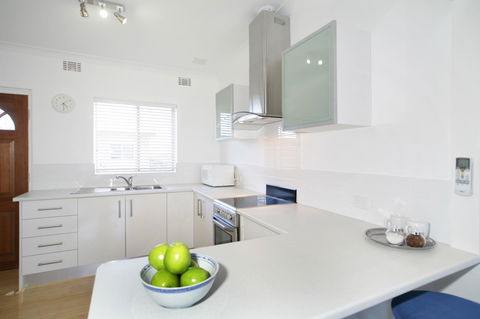 Summer Breeze - Holiday Or Business Apartment - Accommodation QLD 4