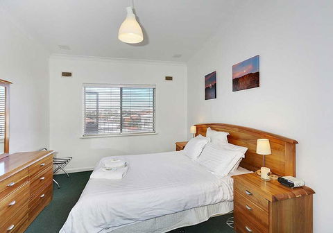 Summer Breeze - Holiday Or Business Apartment - Accommodation QLD 1