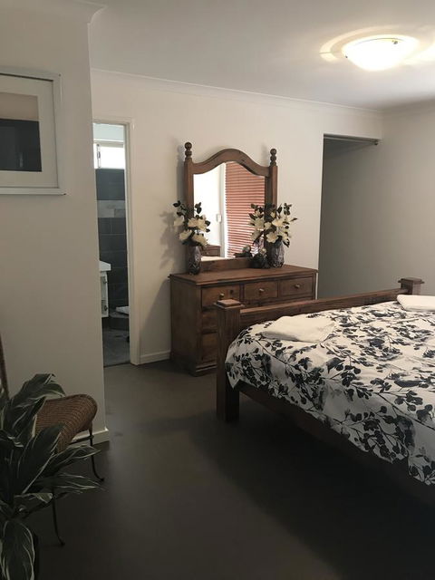 Blue Lake Family Retreat - Accommodation QLD 7