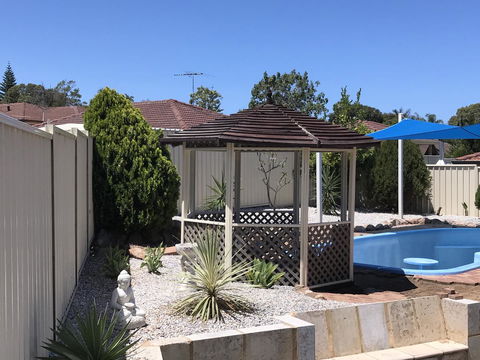 Blue Lake Family Retreat - Accommodation QLD 5