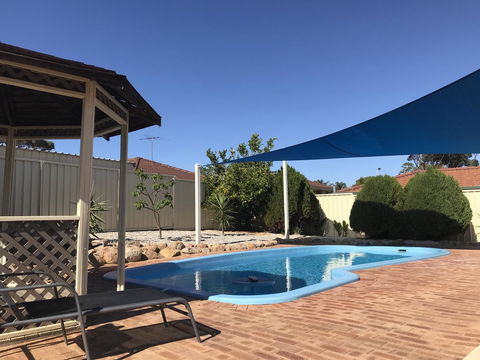 Blue Lake Family Retreat - Accommodation QLD 4