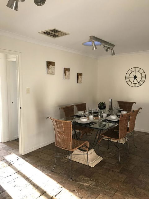 Blue Lake Family Retreat - Accommodation QLD 10