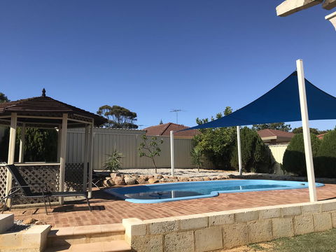 Blue Lake Family Retreat - Accommodation QLD 3