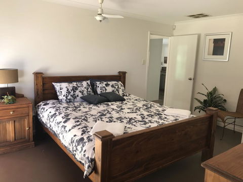 Blue Lake Family Retreat - Accommodation QLD 6