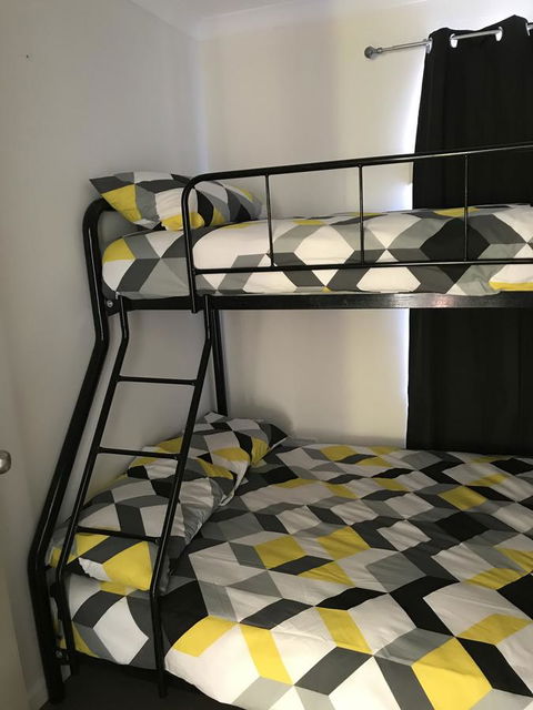 Blue Lake Family Retreat - Accommodation QLD 24