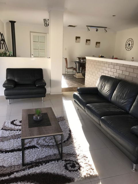 Blue Lake Family Retreat - Accommodation QLD 16