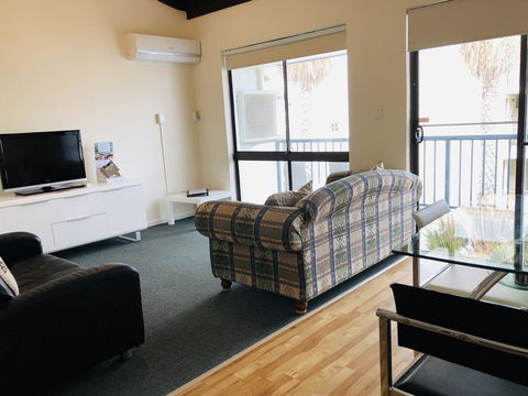 Seashore Memories - Sleeps 3 - Accommodation QLD 3