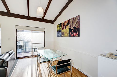 Seashore Memories - Sleeps 3 - Accommodation QLD 9