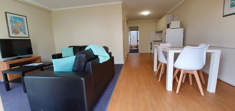 West Beach Lagoon 202 - Quiet & Ground Floor! - Accommodation QLD 9