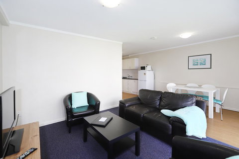 West Beach Lagoon 202 - Quiet & Ground Floor! - Accommodation QLD 11