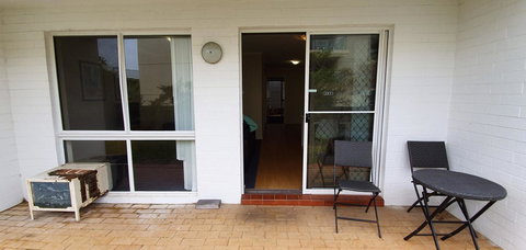 West Beach Lagoon 202 - Quiet & Ground Floor! - Accommodation QLD 2