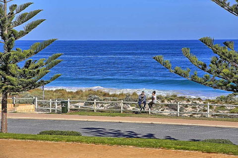 Beachfront @ Scarbs - Accommodation QLD 14