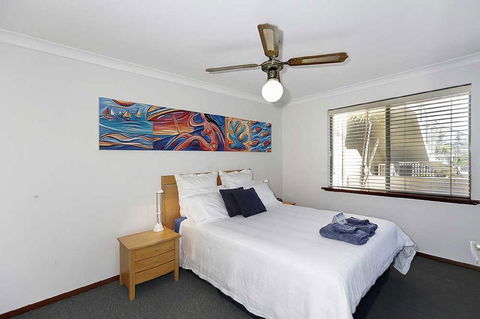 Beachfront @ Scarbs - Accommodation QLD 9