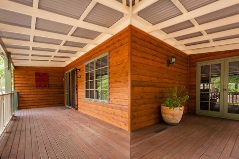 Riverglen Chalets - Accommodation QLD 7