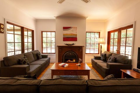 Riverglen Chalets - Accommodation QLD 3