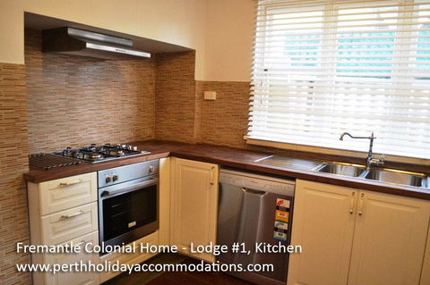 Fremantle Colonial Home - Accommodation QLD 41