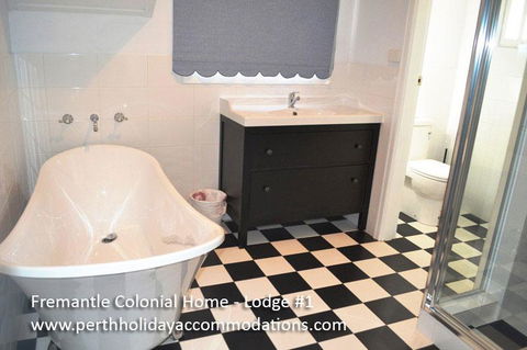 Fremantle Colonial Home - Accommodation QLD 33