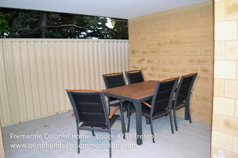 Fremantle Colonial Home - Accommodation QLD 7