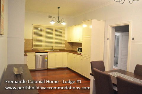 Fremantle Colonial Home - Accommodation QLD 38