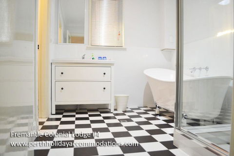 Fremantle Colonial Home - Accommodation QLD 29