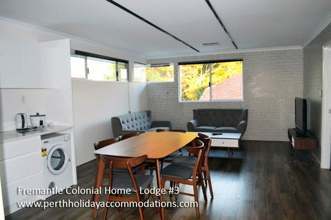 Fremantle Colonial Home - Accommodation QLD 17