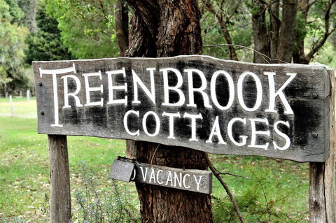 Treenbrook Cottages - Accommodation QLD 3