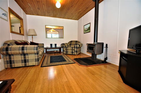 Treenbrook Cottages - Accommodation QLD 13