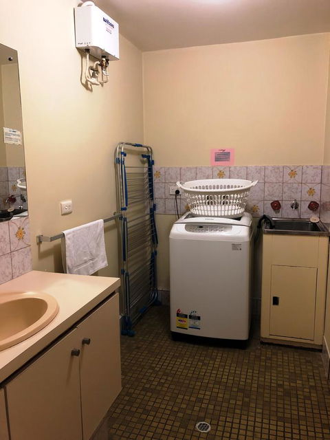 West Beach Lagoon 208 â€“ Great Value! - Accommodation QLD 13