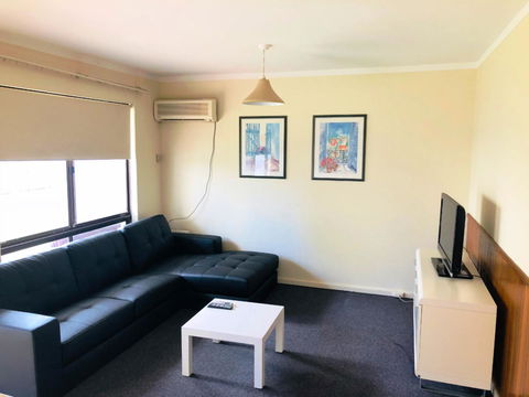 West Beach Lagoon 208 â€“ Great Value! - Accommodation QLD 10