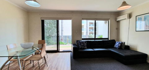 West Beach Lagoon 208 â€“ Great Value! - Accommodation QLD 4