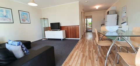 West Beach Lagoon 208 â€“ Great Value! - Accommodation QLD 5