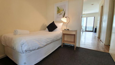 West Beach Lagoon 208 â€“ Great Value! - Accommodation QLD 7