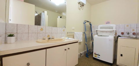 West Beach Lagoon 208 â€“ Great Value! - Accommodation QLD 8