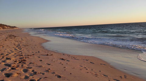Alkimos Beach Cottage - Accommodation QLD 6