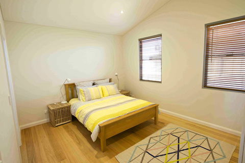 Sunny Blinco Street House - Accommodation QLD 8